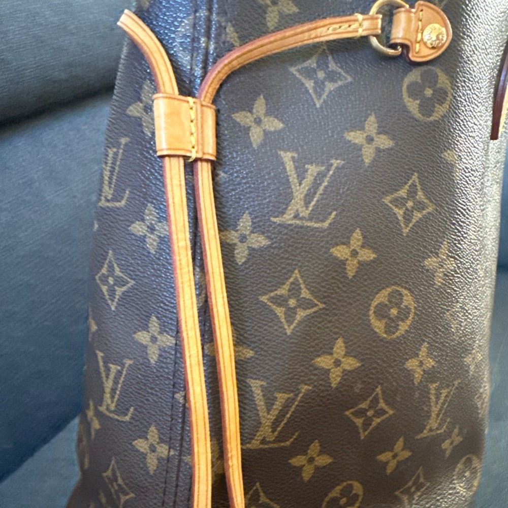 Authentic Louis Vuitton Neverfull MM - Picture 12 of 15